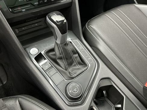 Certified 2024 Volkswagen Tiguan SE R-Line AWD/4WD image 20