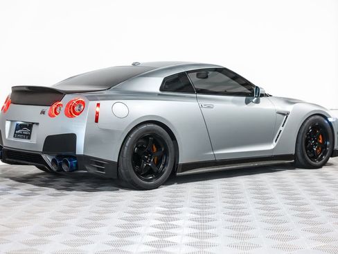 Used 2015 Nissan GT-R Black Edition AWD/4WD image 6