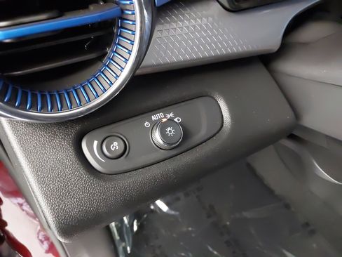 Used 2025 Chevrolet Trax LT w/ Driver Confidence Package image 24