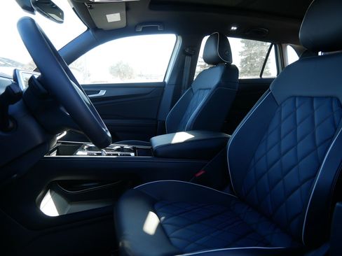 New 2026 Volkswagen Atlas Cross Sport SEL Premium R-Line image 4