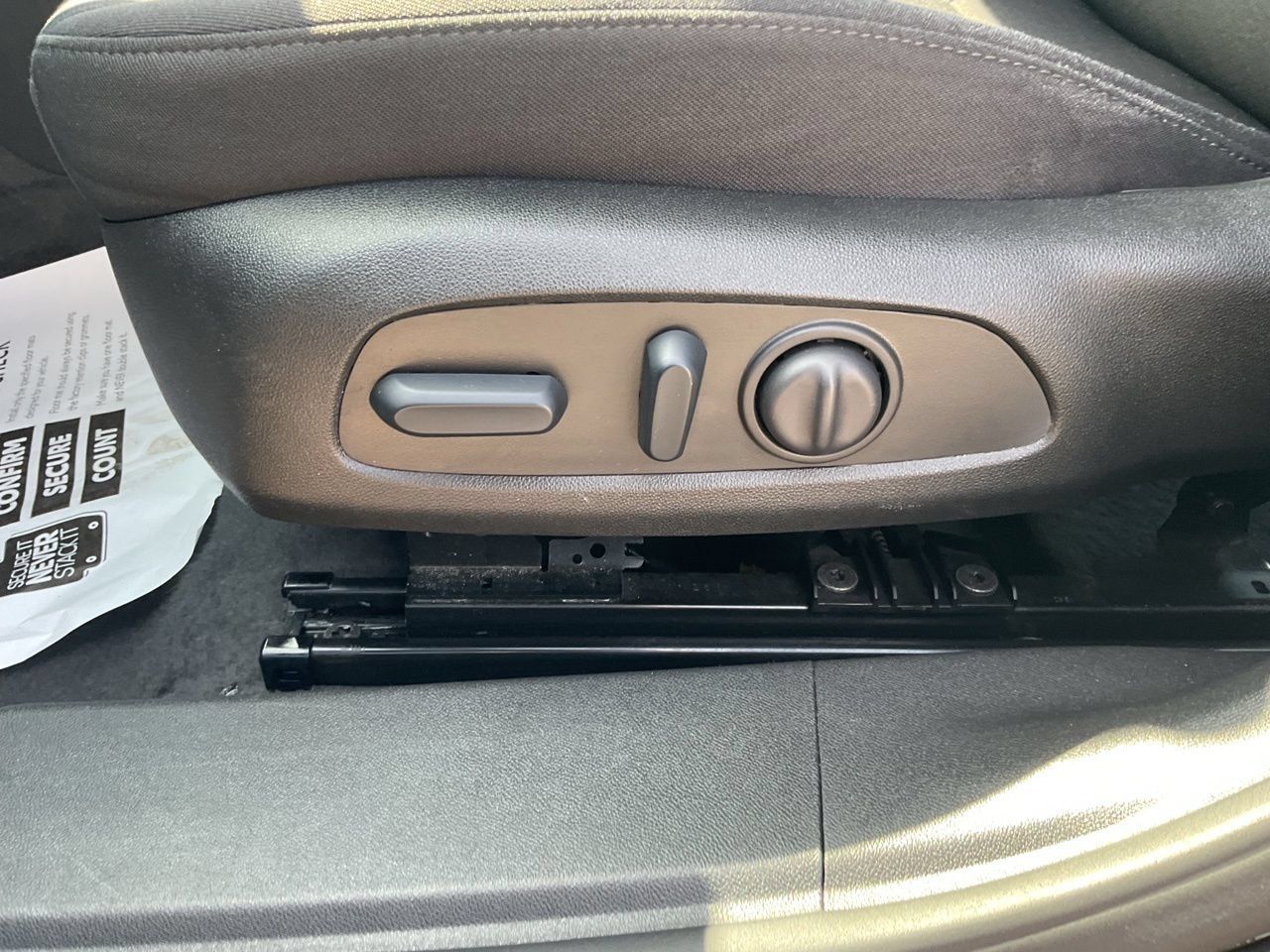 Used 2025 Chevrolet Malibu LT FWD image 9