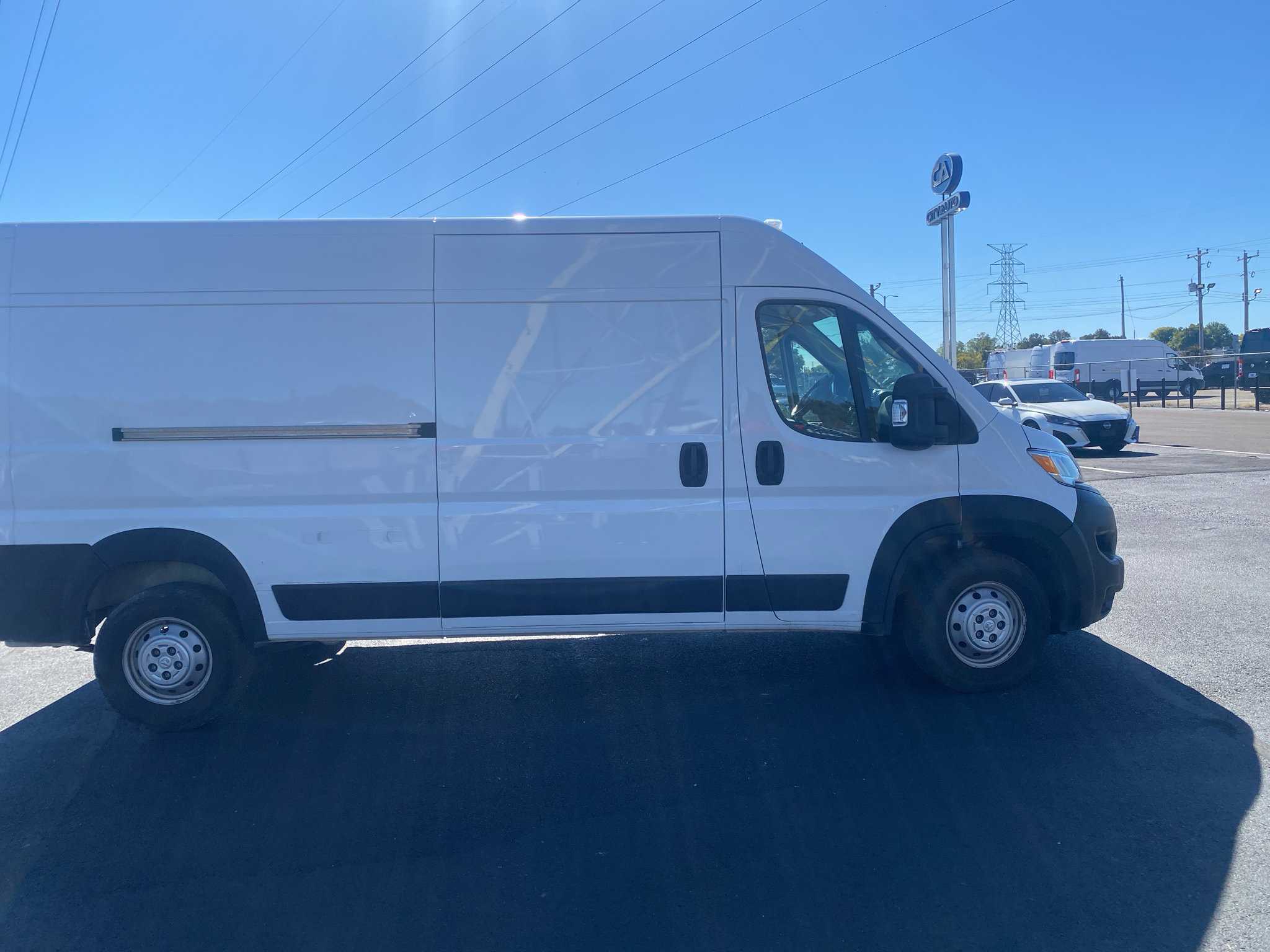 Used 2024 RAM ProMaster 2500 w/ Convenience Group FWD image 2