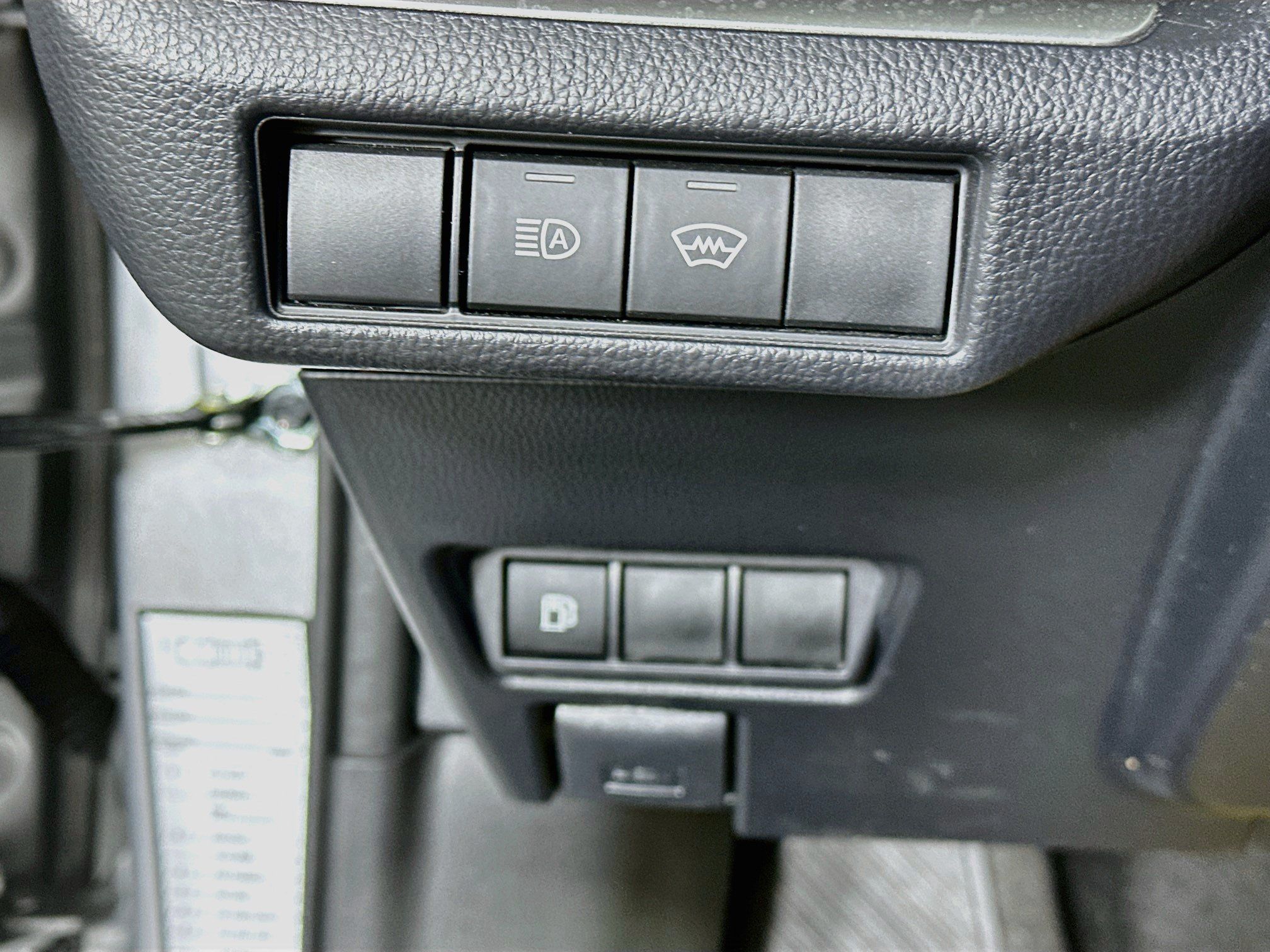 Used 2025 Toyota Prius LE FWD image 17
