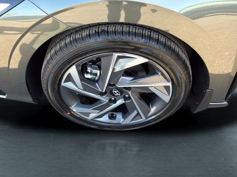 New 2026 Hyundai Elantra Limited FWD image 37