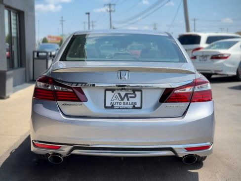 Used 2017 Honda Accord Sport image 3