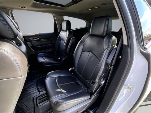 Used 2016 Chevrolet Traverse LT image 21