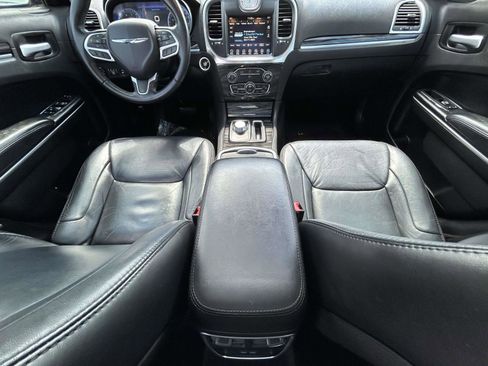 Used 2017 Chrysler 300 Limited w/ Value Package RWD image 13