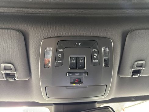 Used 2022 Toyota Sienna XLE Woodland Edition AWD/4WD image 21