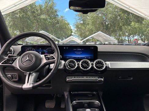 Used 2025 Mercedes-Benz GLB 250 image 35