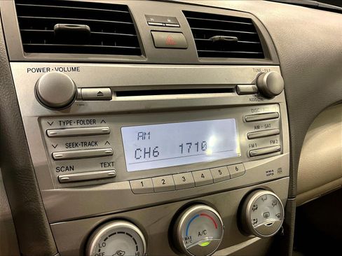 Used 2011 Toyota Camry LE FWD image 14