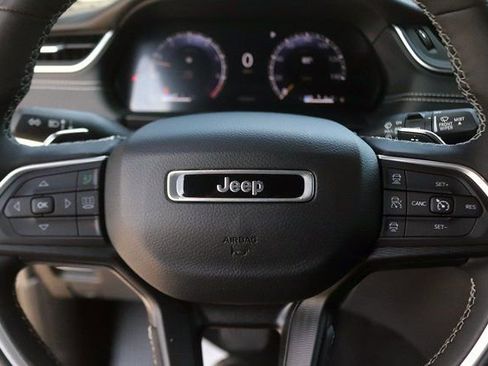 Used 2024 Jeep Grand Cherokee Altitude image 15