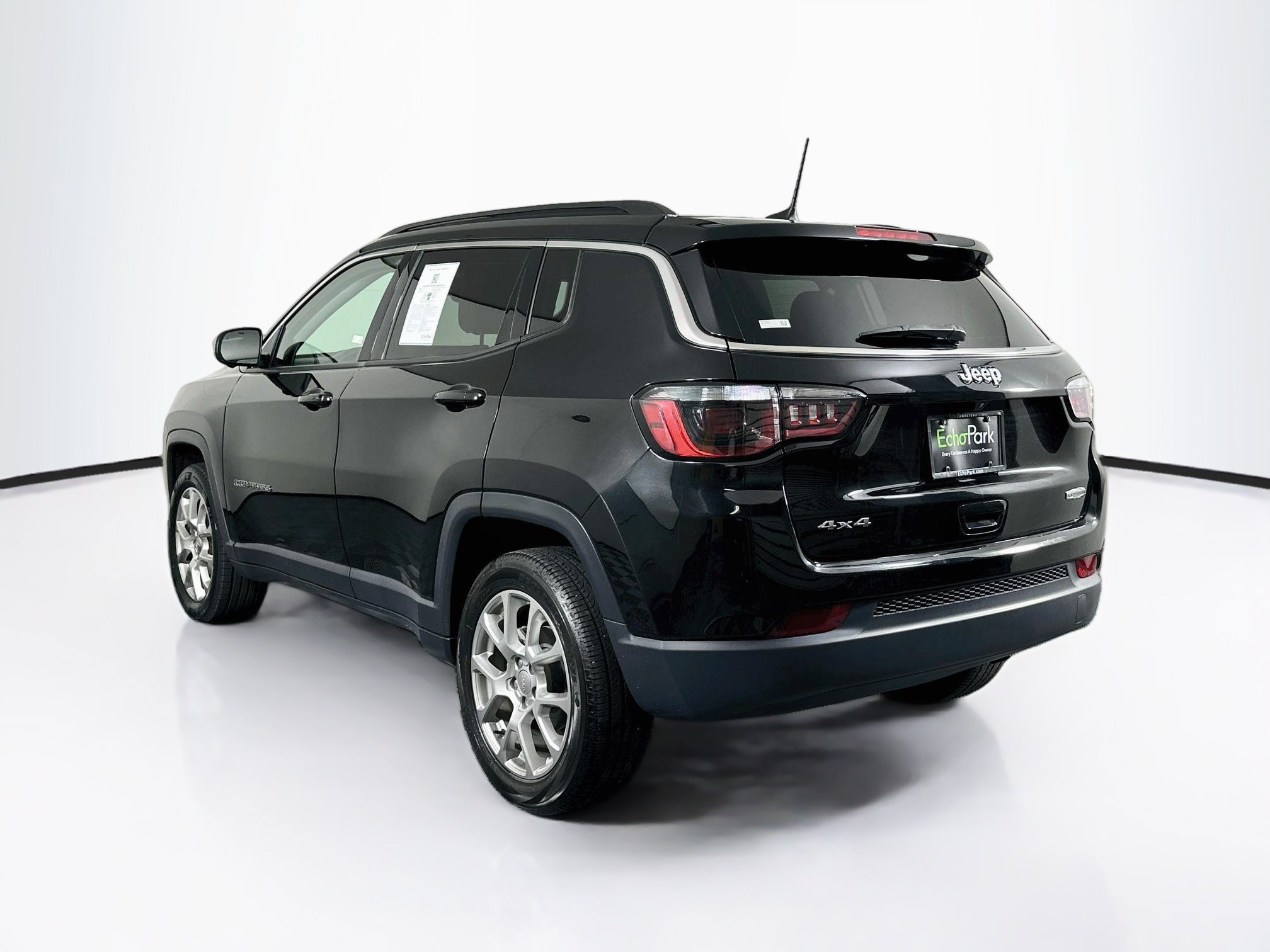Used 2022 Jeep Compass Latitude AWD/4WD image 5