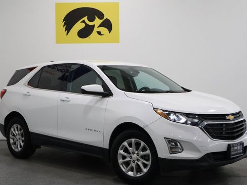 Used 2020 Chevrolet Equinox LT image 2