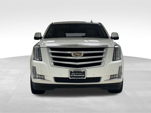 Used 2015 Cadillac Escalade Luxury image 2