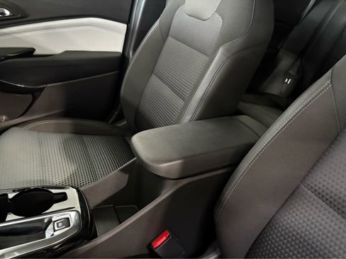 Certified 2025 Chevrolet Trax LT w/ LT Convenience Package image 21