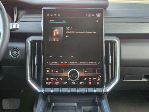 Used 2024 GMC Acadia Elevation FWD image 17