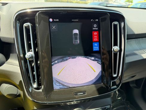 Used 2023 Volvo C40 Recharge Core AWD/4WD image 23