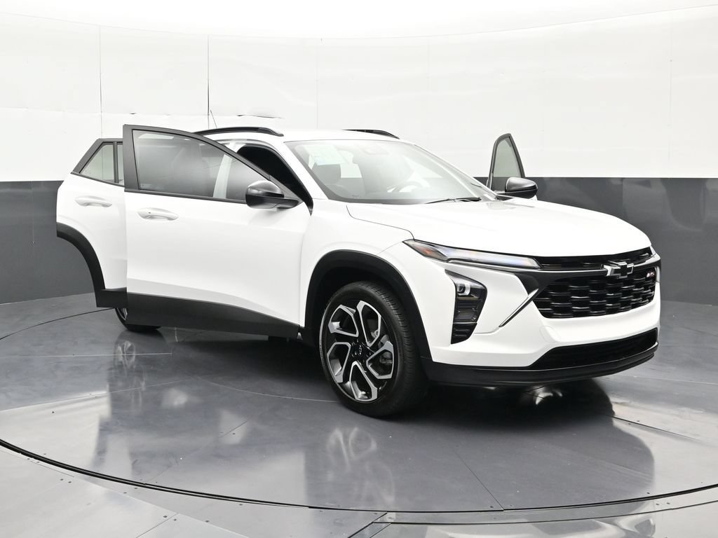Used 2025 Chevrolet Trax RS FWD image 31