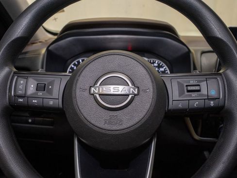 Used 2022 Nissan Rogue SV image 17