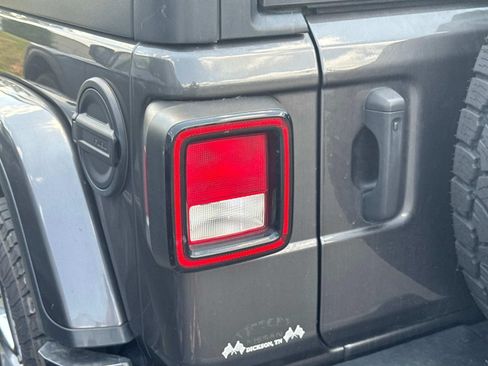 Used 2022 Jeep Wrangler Unlimited Sahara AWD/4WD image 11