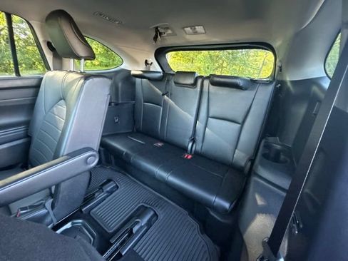 Used 2022 Toyota Highlander XLE AWD/4WD image 37