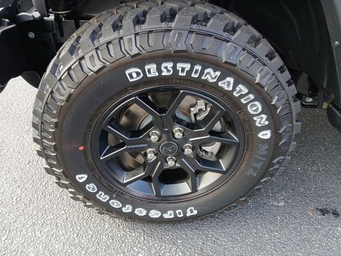 New 2025 Jeep Gladiator Sport image 9