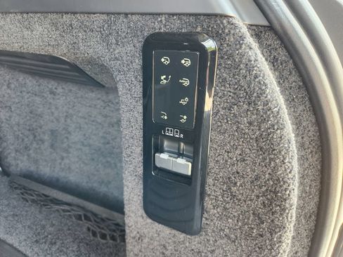 Used 2024 Land Rover Range Rover SV AWD/4WD image 16