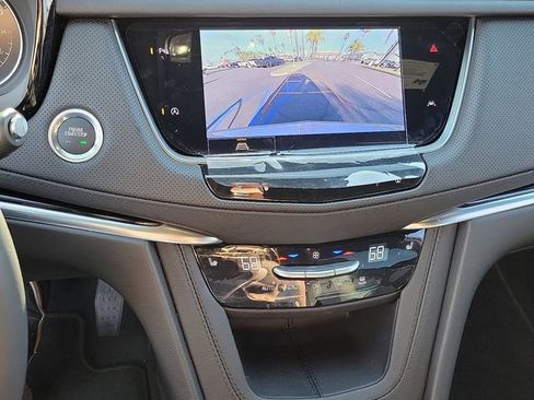 Used 2025 Cadillac XT6 Luxury image 12