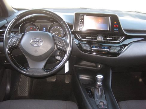 Used 2018 Toyota C-HR XLE FWD image 26