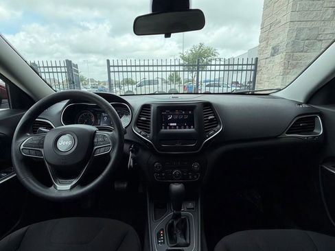 Used 2019 Jeep Cherokee Latitude w/ Popular Appearance Group FWD image 26