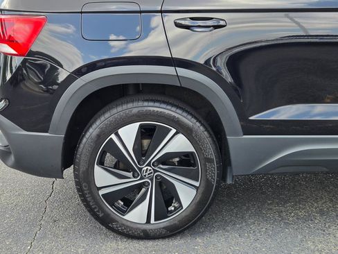 Certified 2024 Volkswagen Taos SE AWD/4WD image 18