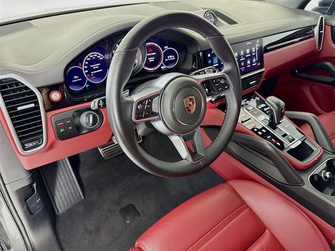 Used 2023 Porsche Cayenne S image 4