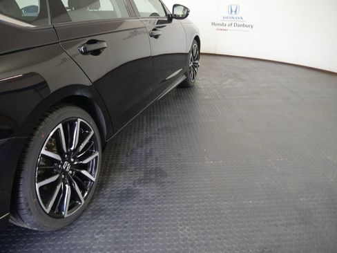 Used 2024 Honda Accord Touring image 4