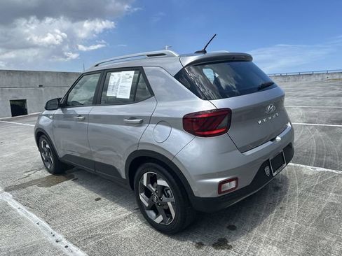 Used 2025 Hyundai Venue SEL FWD image 17