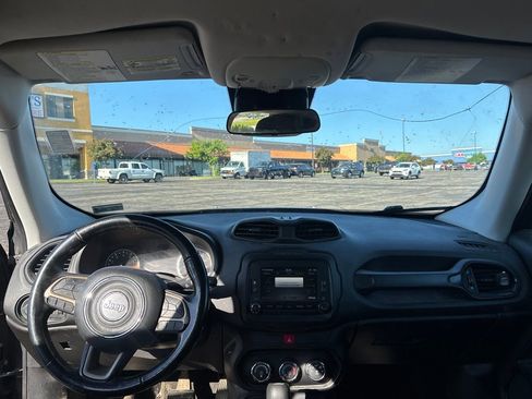 Used 2017 Jeep Renegade Latitude AWD/4WD image 11