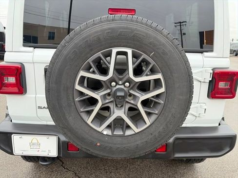 Used 2025 Jeep Wrangler Sahara image 54