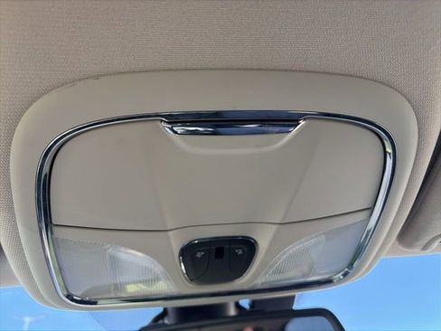 Used 2015 Jeep Cherokee Latitude w/ Comfort/Convenience Group image 25