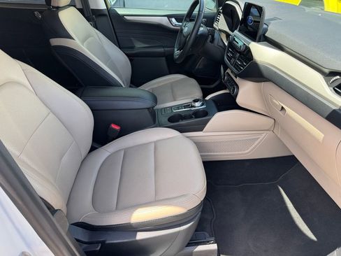 Used 2021 Ford Escape SEL w/ Technology Package FWD image 17