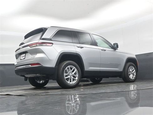 New 2025 Jeep Grand Cherokee Laredo X w/ Luxury Tech Group I image 37