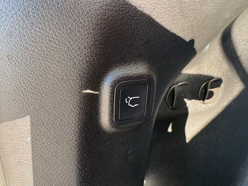 Used 2021 Jeep Cherokee Latitude Lux w/ Comfort/Convenience Group AWD/4WD image 14