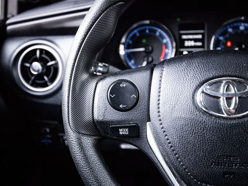 Used 2018 Toyota Corolla LE image 16