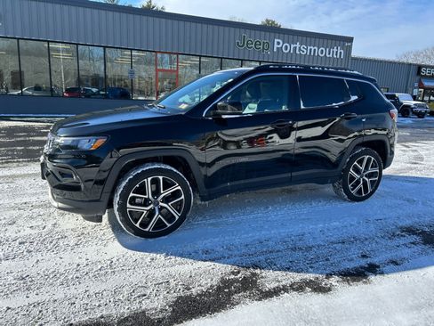 Used 2025 Jeep Compass Limited w/ Sun & Sound Group image 17