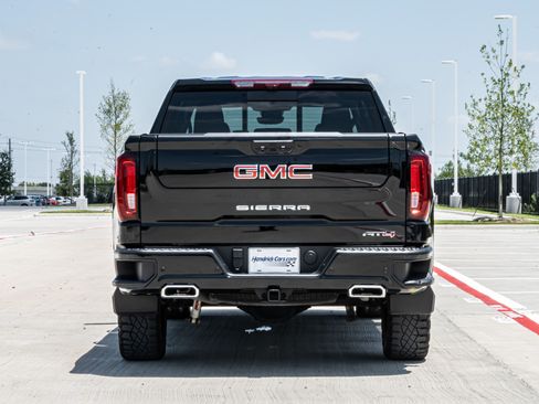 Used 2025 GMC Sierra 1500 AT4 w/ AT4 Premium Package AWD/4WD image 8