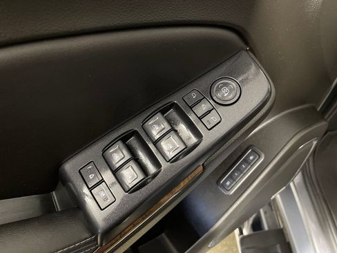 Used 2019 Chevrolet Tahoe LT w/ LT Signature Package RWD image 16