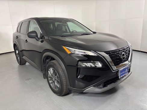 Used 2023 Nissan Rogue S image 2