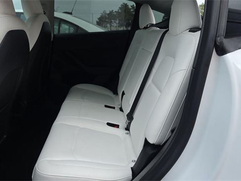 Used 2022 Tesla Model Y Long Range AWD/4WD image 13