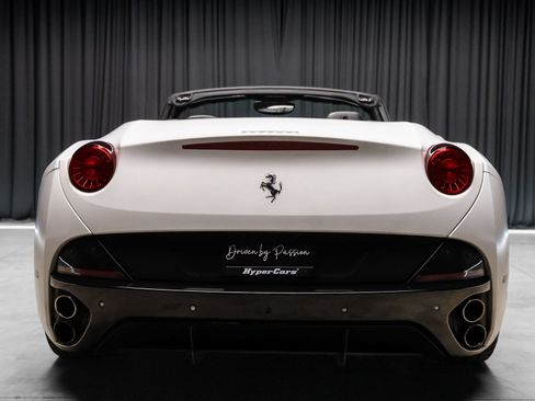 Used 2013 Ferrari California RWD image 34