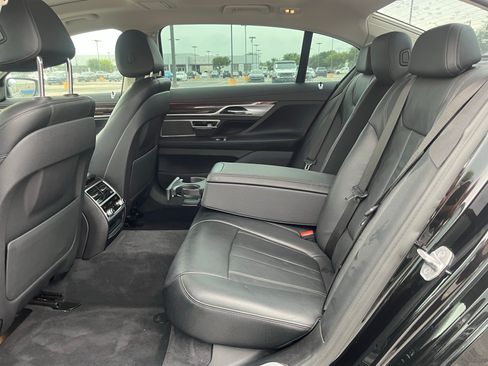 Used 2018 BMW 740i RWD image 32