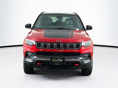 Used 2025 Jeep Compass Trailhawk AWD/4WD image 2