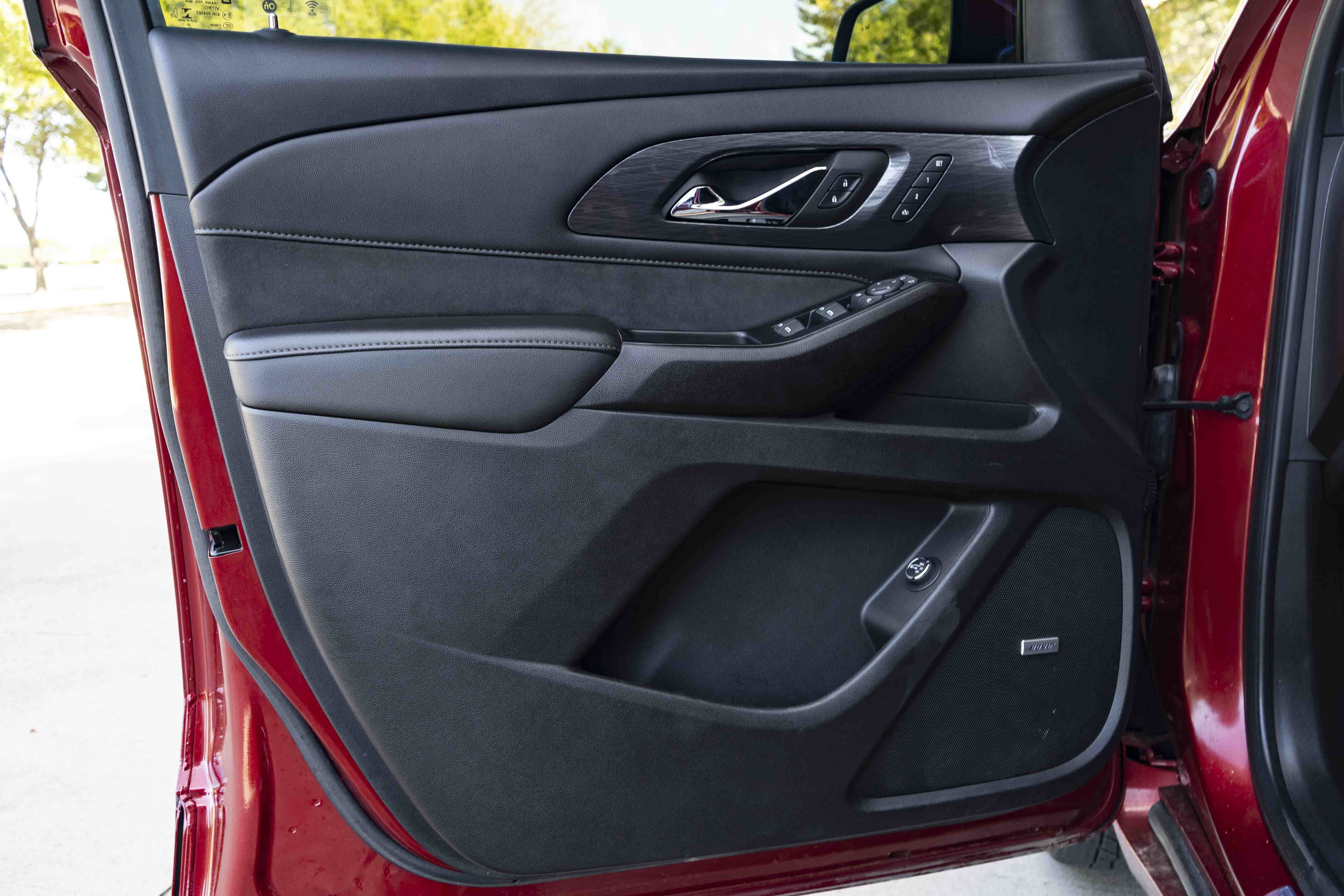 Used 2023 Chevrolet Traverse High Country w/ LPO, Floor Liner Package FWD image 39
